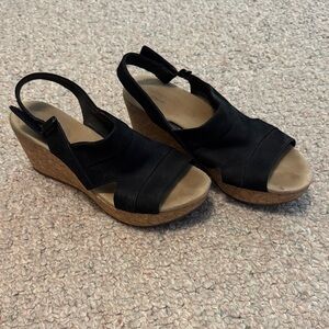 Clarks Women's Black and Brown Sandals